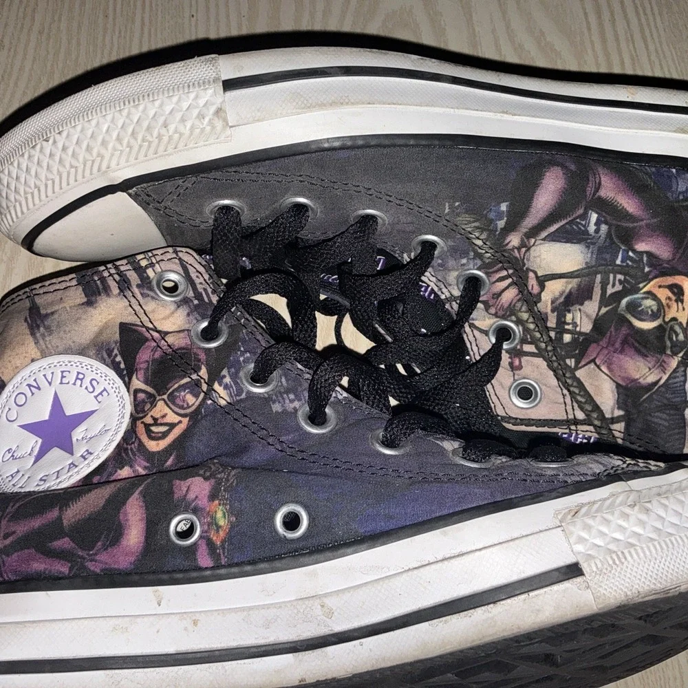RARE🔥 Converse x CatWoman Vintage Comic Print Sz 5 Men's -‎ 7Women's Shoes